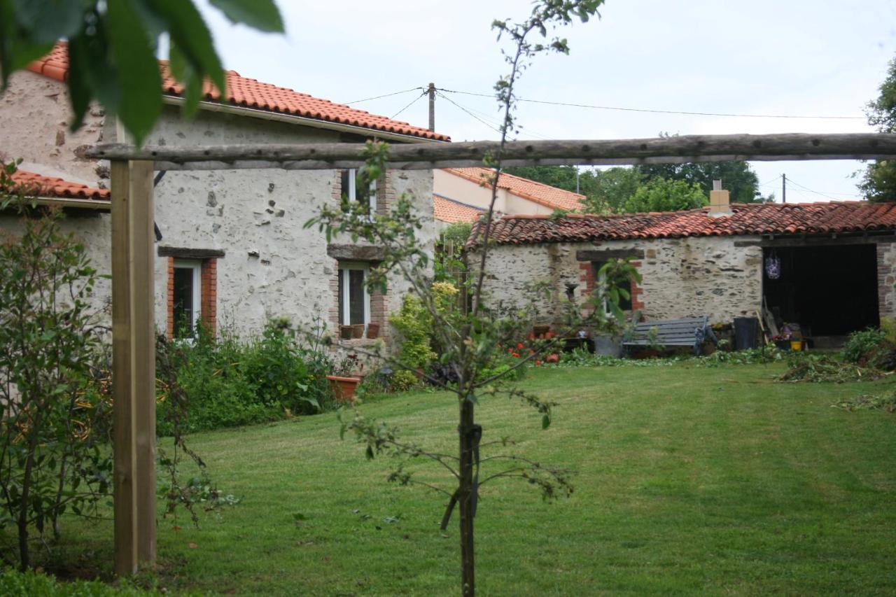 Les Cerisiere Bed & Breakfast Cheffois Екстериор снимка