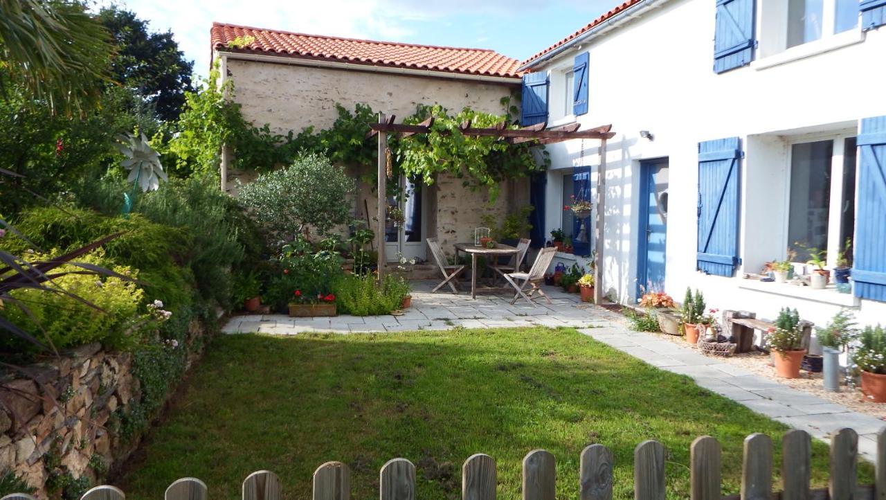 Les Cerisiere Bed & Breakfast Cheffois Екстериор снимка